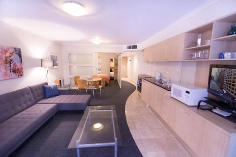 PI702 - Ideally Located Sydney CBD - Tourism Search 0