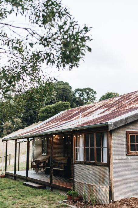 Pickers Hut - A Country Style Featured Dream Stay - Tourism Search 0