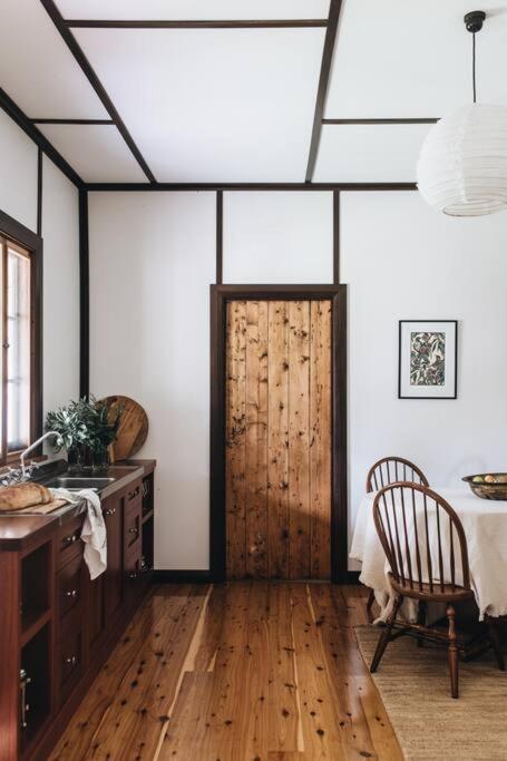 Pickers Hut - A Country Style Featured Dream Stay - Tourism Search 1