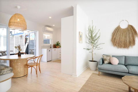 Pine At Arlos Glenelg South - Tourism Search 3