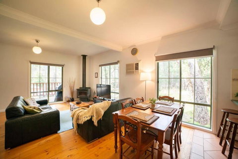 Pinnacle Retreat - Tourism Search 3