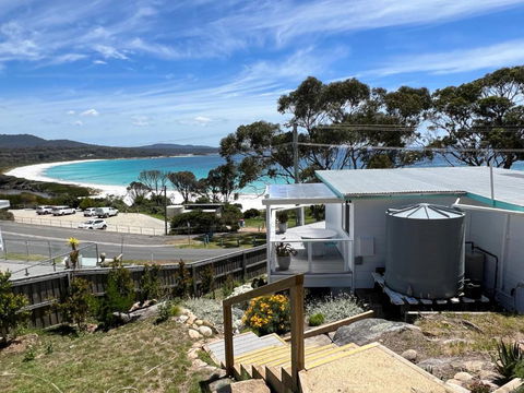 PIPI SHACK - Iconic Waterfront Shack Binalong Bay - Tourism Search 1