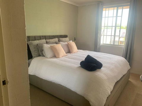 Plush 2 Bedroom Apartment Kingston - Tourism Search 1