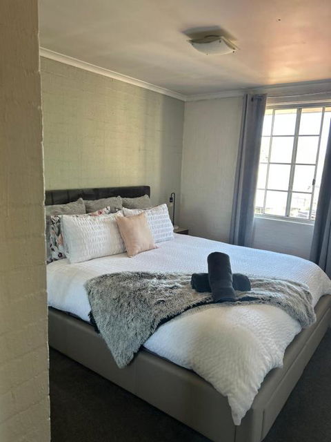 Plush 2 Bedroom Apartment Kingston - Tourism Search 0