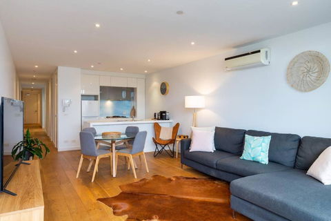 PORT MELBOURNE - A Stay At The Bay - Tourism Search 0