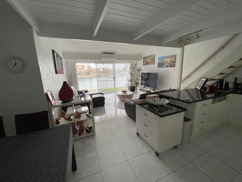 Port Lincoln Marina Waterfront Apartment - Tourism Search 3