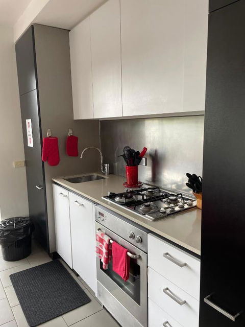 Radiance - Chic Fitzroy Street Apartment - Tourism Search 2