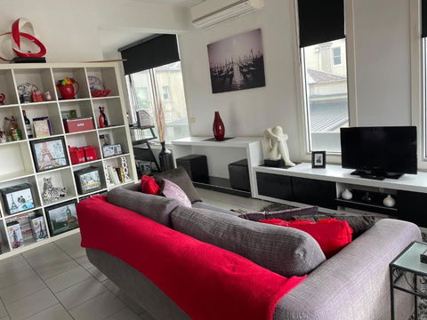Radiance - Chic Fitzroy Street Apartment - Tourism Search 0