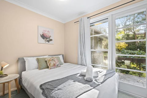 Quaint Queen Room In Pymble - Private Spot - Shared Bathroom - Tourism Search 1