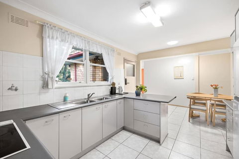 Quaint Queen Room In Pymble - Private Spot - Shared Bathroom - Tourism Search 2