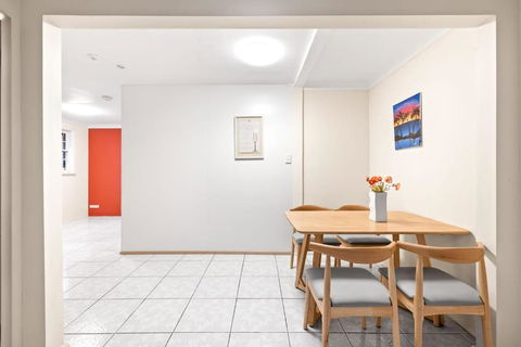 Quaint Queen Room In Pymble - Private Spot - Shared Bathroom - Tourism Search 3