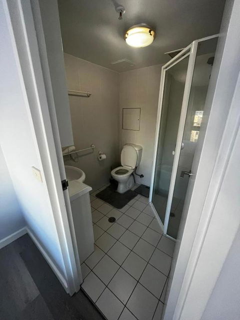 Private Room With Ensuite In The CBD - Tourism Search 3
