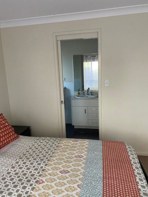 Private Room With Ensuite And Parking Close To Wollongong CBD - Tourism Search 2