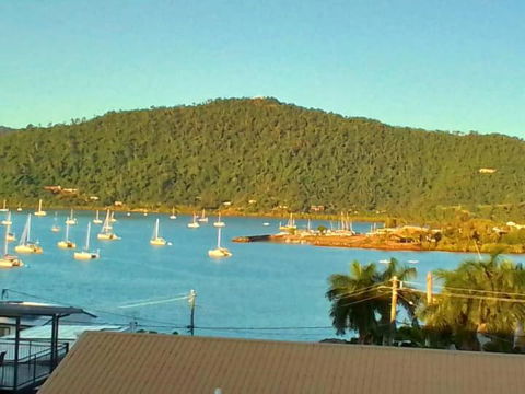 QCWA Cheerful Cottage - Airlie Beach - Tourism Search 0