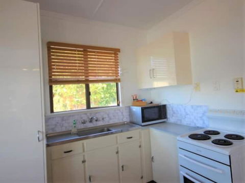 QCWA Cheerful Cottage - Airlie Beach - Tourism Search 2