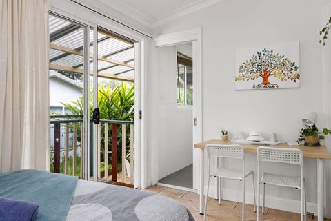Quadruple Ensuite Room - Nearby Stations & Shops - Tourism Search 3