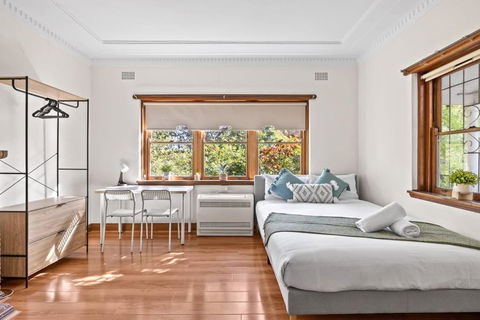 Quadruple Room - Near Transport & Shops - Shared Bathroom - Tourism Search 1