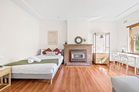 Quadruple Room - Near Transport & Shops - Shared Bathroom - Tourism Search 2