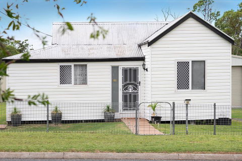Quaint 2 Bedroom Fully Furnished Cottage - Tourism Search 0
