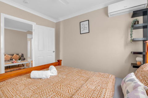 Quaint 2 Bedroom Fully Furnished Cottage - Tourism Search 2
