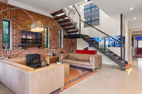 Quaint 4-Bed With Backyard 5-Min To The Beach - Tourism Search 0