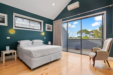 Quaint 4-Bed With Backyard 5-Min To The Beach - Tourism Search 1