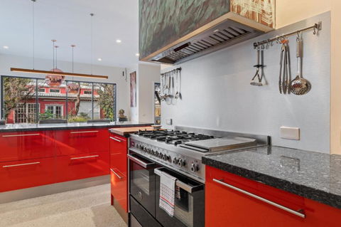 Quaint 4-Bed With Backyard 5-Min To The Beach - Tourism Search 2