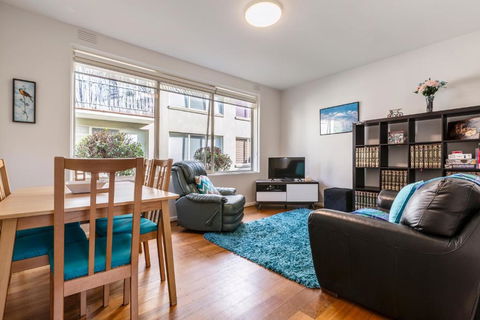 Quaint & Homey Ripponlea Flat - Tourism Search 0