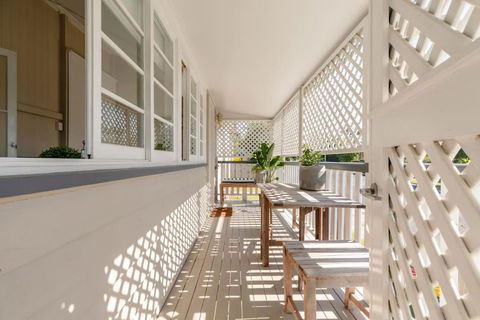 Quaint & Cosy 1 Bedroom Apartment In Queenslander. - Tourism Search 0