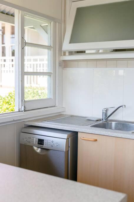 Quaint & Cosy 1 Bedroom Apartment In Queenslander. - Tourism Search 2