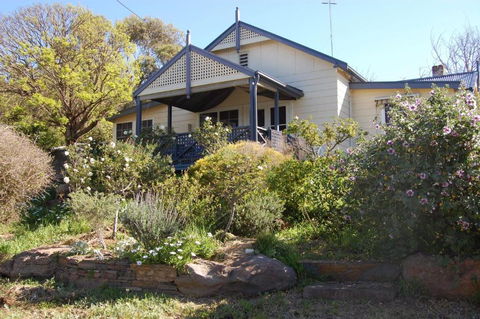 Quaint Cottage Nestled Amongst The Trees - Tourism Search 0