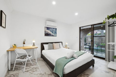 Quaint Double Room - Centrally Located At Glenfield - Shared Bathroom - Tourism Search 0