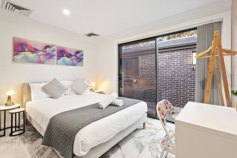 Quaint Double Room - Centrally Located At Glenfield - Shared Bathroom - Tourism Search 1
