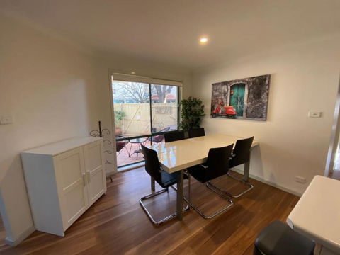 Quiet 2 Bedroom Apt In The Heart Of Old Kingston - Tourism Search 1