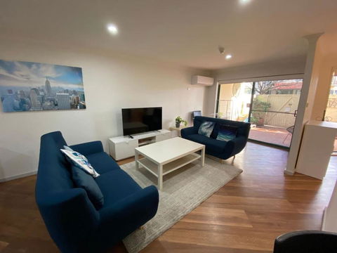 Quiet 2 Bedroom Apt In The Heart Of Old Kingston - Tourism Search 0