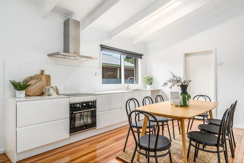 Quiet & Cozy 4 Bedroom Home - Tourism Search 3
