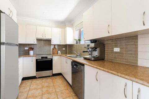 Randwick L 3 Bedroom Apartment + Parking - Tourism Search 3