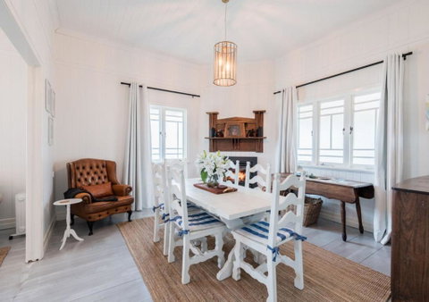 Pretty Pink Queenslander With Spectacular Views! - Tourism Search 2