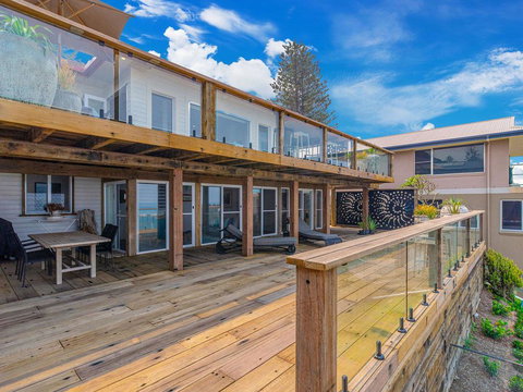 Beach Shack On Main Yamba Magnificent Views Photos Available Shortly Free WiFi - Tourism Search 3