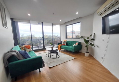 Resort Style 1 Or 2 Bedroom With Pool And Free Parking - Tourism Search 0