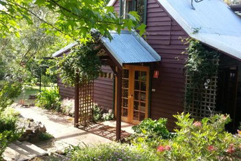 Redgum Hill Country Retreat with Tourism Search