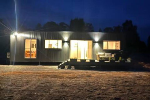 Redman View Luxury Lakeside Cabin - Tourism Search 0