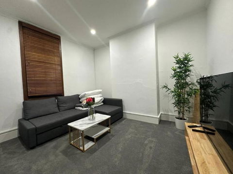 Remarkable 2 Bedroom House At The Centre Of Darlinghurst - Tourism Search 0