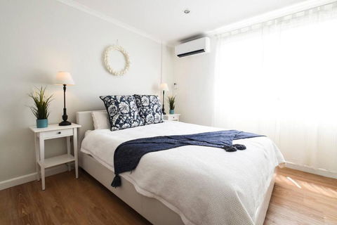 Resort-style Coastal Living With Balcony & Pool - Tourism Search 1