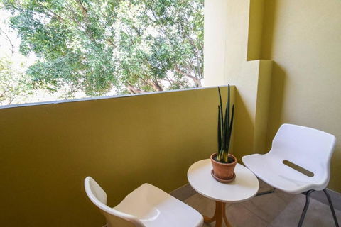 Resort-style Coastal Living With Balcony & Pool - Tourism Search 3