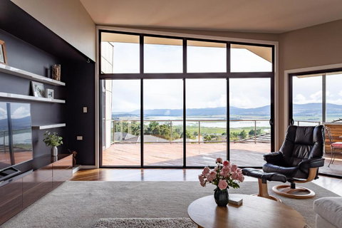 River Haven Serene Spacious With River Views - Tourism Search 0