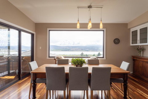 River Haven Serene Spacious With River Views - Tourism Search 1