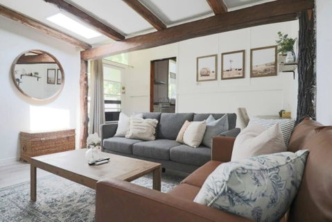 Rustic Chic 200 Metres From CBD - Tourism Search 0