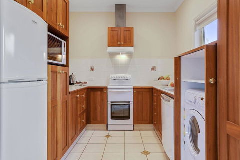 Robyn\'s Nest Lakeside Resort - Tourism Search 3