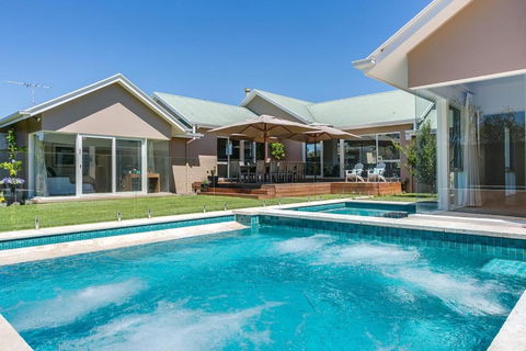 Royadie Resort - Pool Spa Tennis 500m To Beach - Tourism Search 0